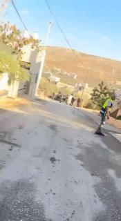 סוכנות ביחד | צה"ל מפנה את בתיהם של שני האסירים, איברהים וזכריה דאוד, בעיירה ביתא, מדרום לשכם, לקראת הריסתם.