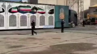 לרכב שמעביר את הגופה הטהורה לאימאם, ולבני המשפחה ההרוגים