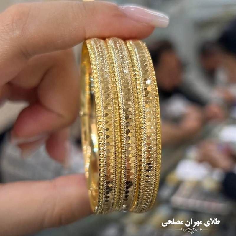 طلای مهران مصلحی💚: #النگو_رعنا ⚖️وزن : ۲/۷۹٠ قیمت با احترام:۶۲/۶٠۰/۰۰۰ ─────✧─────جهت ثبت سفارش به ایدی زیر پیام دهید: 👇@mehranmoslehigoldd