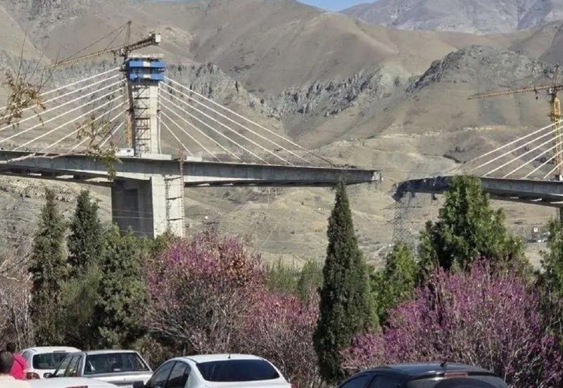خبر۲۴: سرنوشت پل B۱ کرج به دست ۱۵ متخصص افتاد🔹بازوند، معاون وزیر راه و شهرسازی: یک هیئت فنی متشکل از حدود ۱۵ مشاور و متخصص برجس