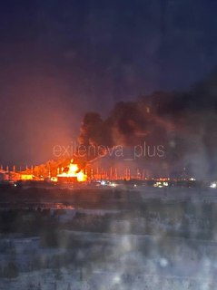 В Татарстане начался пожар на нефтеперерабатывающей станции после атаки БПЛАКак сообщила местная администрация, в Альметьевском районе Татарстана в результате падения обломков дронов «на территории промышленной зоны возникло локальное возгорание», пострада