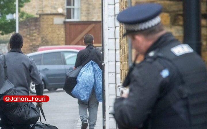 جهان بینالملل فوری🌍: تداوم کمبود فضای زندانهای انگلیس با وجود آزادی زودهنگام زندانیانروزنامه تلگراف:🔹با وجود اجرای برنامه آزادی زودهنگام زند