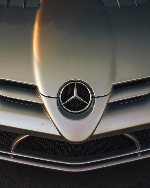 Mercedes-Benz SLR McLaren 4