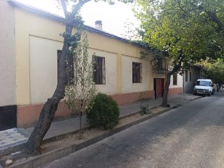 Uchastka sotiladi, Shahriston tumani, Arintir Ko'kcha masjidi oldida