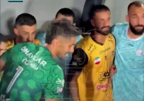 خراسان آنلاین: لطفاً لیگ رو تبدیل به کودکستان نکنید ⚽️ سید حسین حسینی که در همان دقایق اول بازی سپاهان و استقلال دو گل خورد، قبل از باز