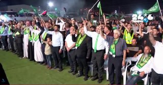 🇮🇱 אותם צבעים, אותו כיתוב: מעניין הדמיון בין דגל חמאס בהדמיה שהפיצו היום צה"ל שב"כ סביב בית החולים נאצר ב…