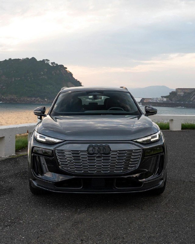 2025 Audi SQ6 e-tron quattro 7