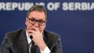 Президент Сербии Александр Вучич уйдёт в отставку в ближайшие недели и назначит досрочные президентские и парламентские выборы.Об этом заявил сам Вучич. По конституции его второй президентский срок должен был закончиться только в середине 2027 года, но он 