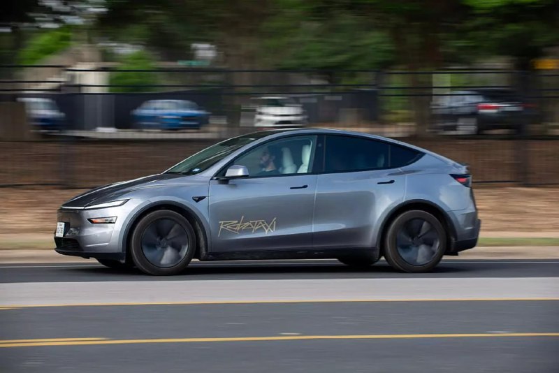 Роботакси Tesla попали в несколько аварий в первый день тестов