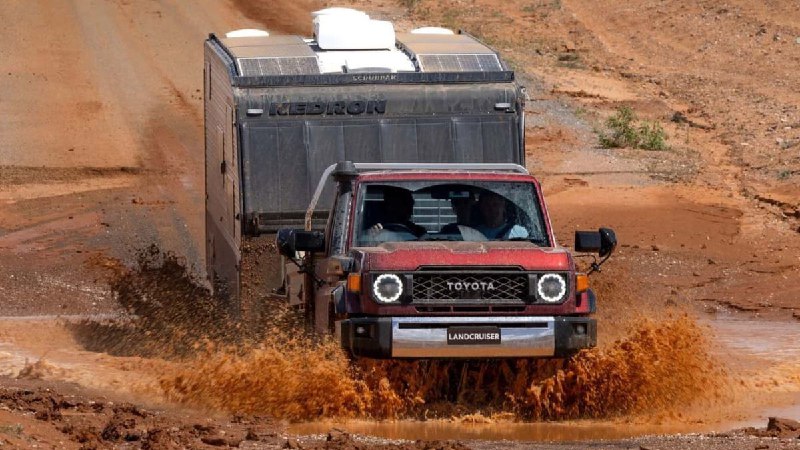 Внедорожнику Toyota Land Cruiser 70 вернули «механику» 2