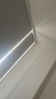 等了两个小时也没有等到有战斗力的粉红，晚安了。太阳都已经直射双眼了。有一说一加拿大的窗帘设计属实反人类，要不是这种要不就是百叶窗。根本遮不住太阳🌞@jiaohusheji