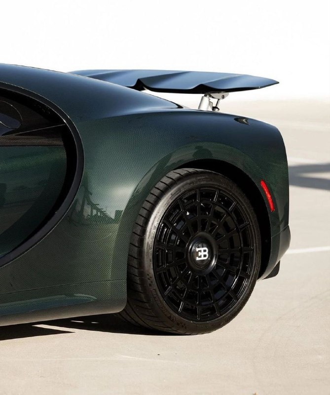 Bugatti Chiron Super Sport W16 4