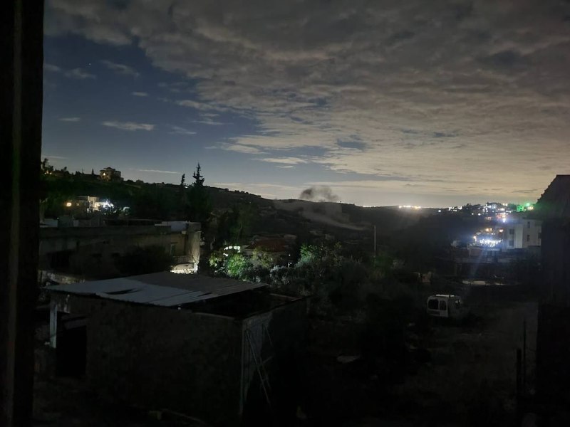 דחוף: ארטילריה של ישראל הישראלי הפגיזה את פאתי העיירות חדתא וחריס בדרום לבנון.