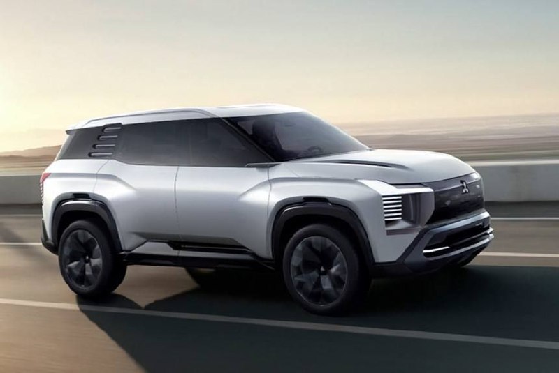 Mitsubishi показал новый семиместный кроссовер