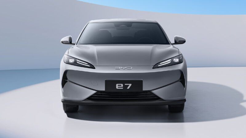 BYD показал электроседан e7 нацеленный на таксопарки 2