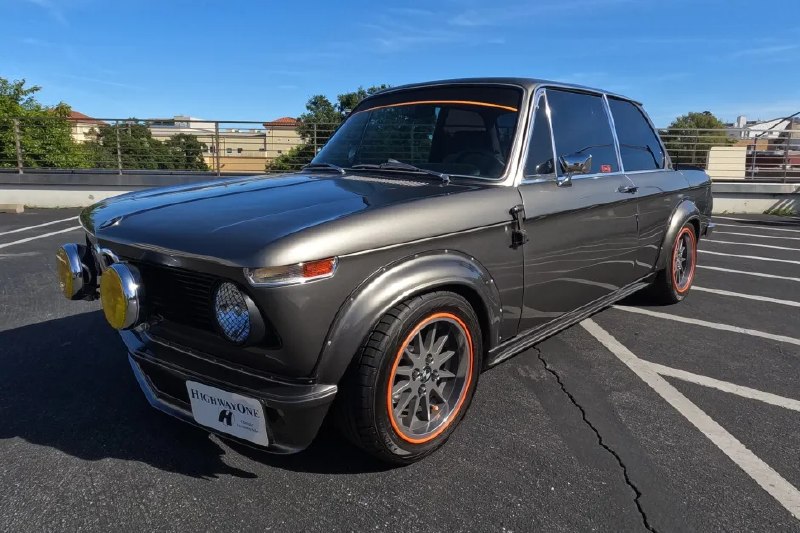 В продаже всплыл редкий 1976 BMW 2002 с 4-ступенчатой механикой — тот самый случ