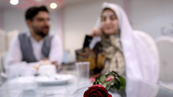 اخبار استان مرکزی: چگونه جوانان را به زندگی مشترک پایبندتر کنیم 🔹ازدواج یک پیوند مقدس و استوار است، اما در سالهای اخیر، سستی در این پیوند
