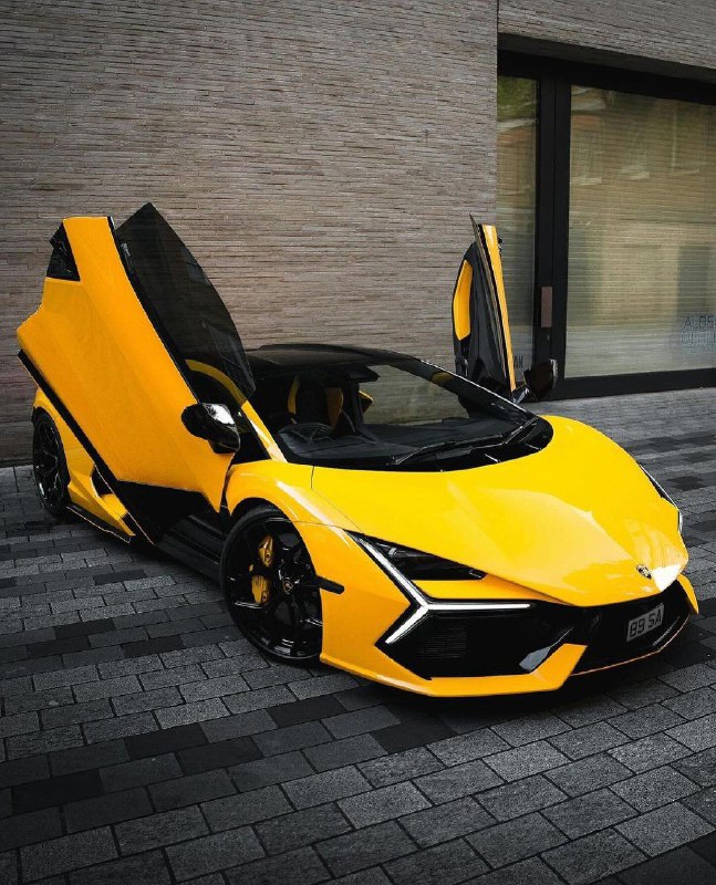 Lamborghini Revuelto 4