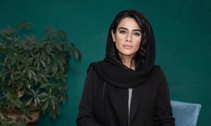 اسکان نیوز: 🔻هیوا سیفیزاده، خواننده زن به چهارسال حبس محکوم شدهیوا سیفیزاده که در جریان تکخوانی در «عمارت روبرو» در اسفند ۱۴۰۳ ب