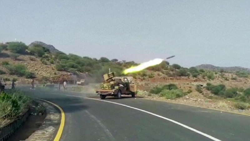 התקפות החות'ים משבשות את מתקני הנפט הסעודים ופצעו יותר מ-70