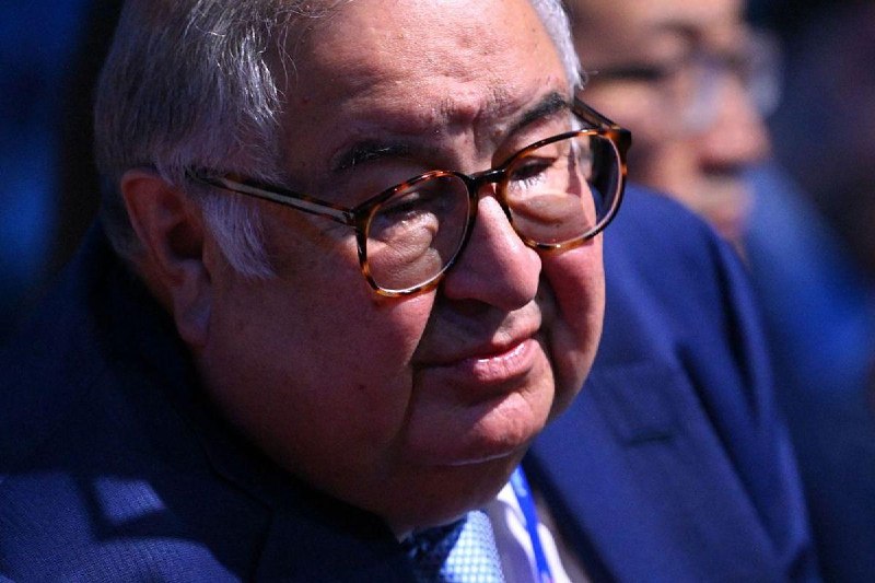 Who are Osmanov and Friedman, the Russian oligarchs that France helped remove from the EU's sanctions list?