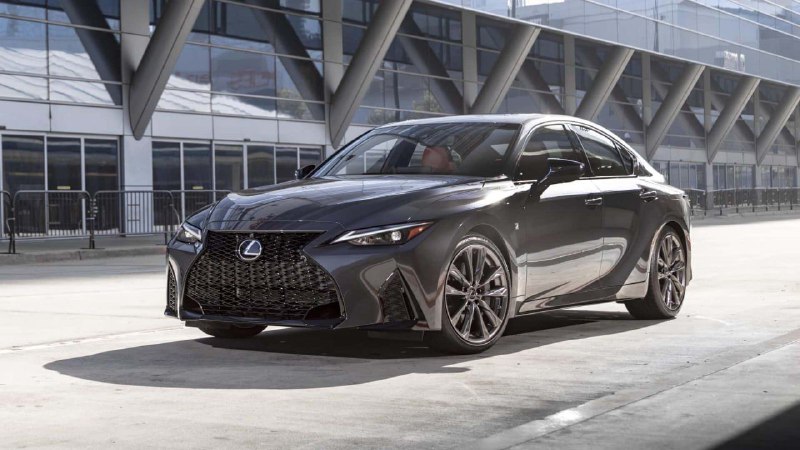 В США представлен обновленный седан Lexus IS 2