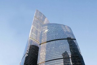 Параминутная полная эвакуация случилась в Москва-Сити — в комплексе включили сирены, отключили лифты, заставили всех выйти. Сейчас всё нормально.По нашей информации, тревога была спровоцирована кем-то из местных обитателей. Сотрудники всё проверили, привел