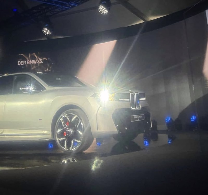 В сеть слили кадры с закрытой презентации нового BMW X5 G65 и обновлённой 7-Series. 3