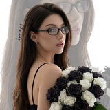 Каринка работает