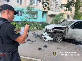 В Одессе взорвался автомобиль, 49-летний водитель получил ранения, взрыв произошел, водитель завел внедорожник и начал движение, сообщает полиция.По данным «РБК-Украина», автомобиль принадлежит военнослужащему. По словам блогера Анатолия Шария, целью покуш