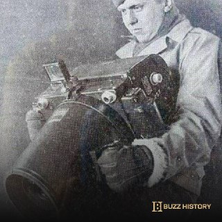 Giant Kodak K-24 camera of the US Air Force for aerial photography- 1940s📚 Buzz History