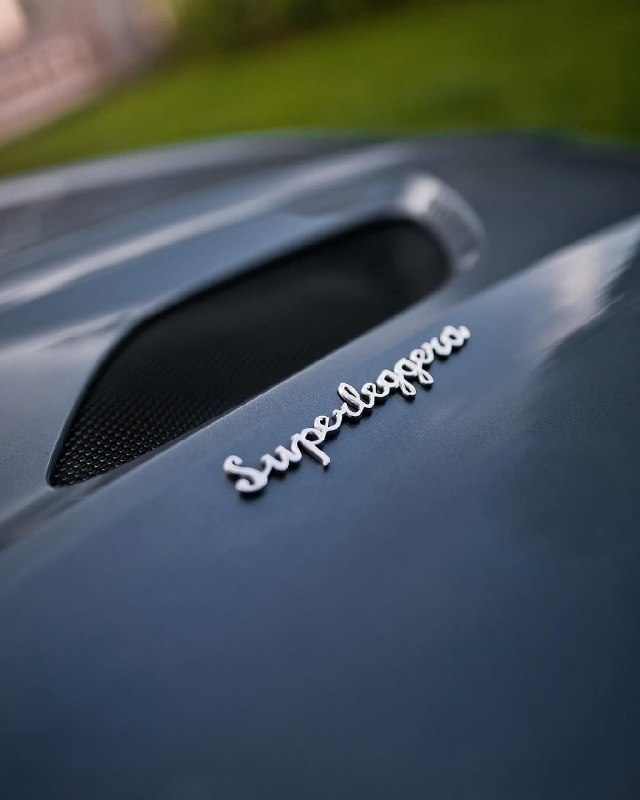 Aston Martin DBS Superleggera 10
