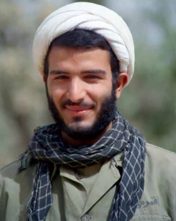 ختم قرآن هدیه به شهدا🌹: محسن دُرودی فرزند الله قلی در ۳۰ مرداد ۱۳۴۶ در تهران دیده به جهان گشود. او طلبه سطح سه مدرسه حقانی و عضو بسیج مسجد حضرت 