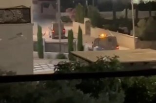 כוחות הכיבוש מסתערים על העיירה טורמוס איה, מצפון לרמאללה.
