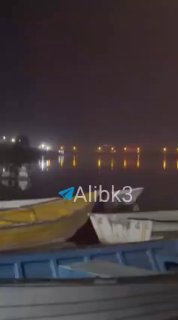 צריפים צבאיים באגרי בדזפול, ח'וזסטן, עולה באש כתוצאה מפשיטות של ארה"ב.