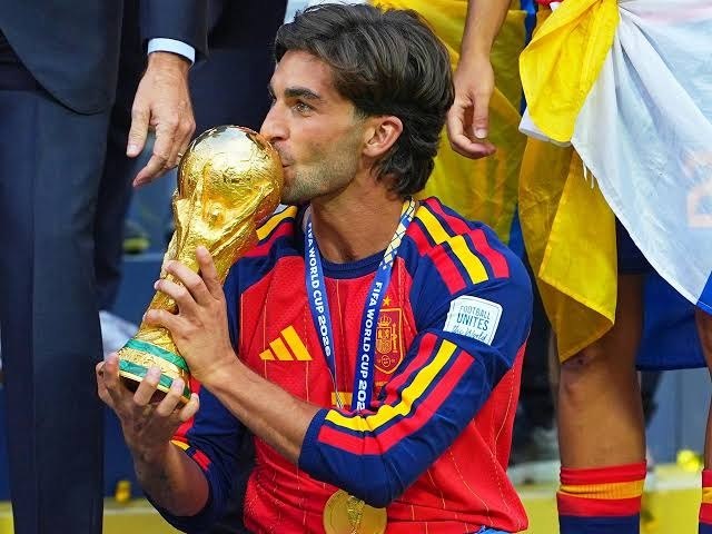 نقل و انتقالات فوتبال: 🌐 #لیگ_فرانسه 🇫🇷 ✔️⚽️ #رسمی | فران تورس، مهاجم 26 ساله و اسپانیایی بارسلونا با عقد قراردادی تا سال 2031 به ارزش 50 میلیو