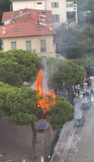 Flash: 🇫🇷 Massive riots are Flash: out in France again