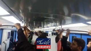 🎦 מוות לאמריקה ומוות לישראל קראו בקווי המטרו של משהד משתתפי טקס ההלוויה במשהד