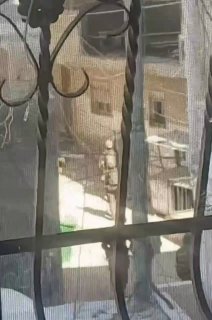 الاحتلال يشن مداهمات واعتقالات في مخيم قلنديا