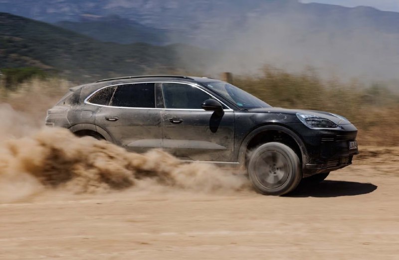 Компания Porsche раскрыла интерьер электрического Cayenne 5