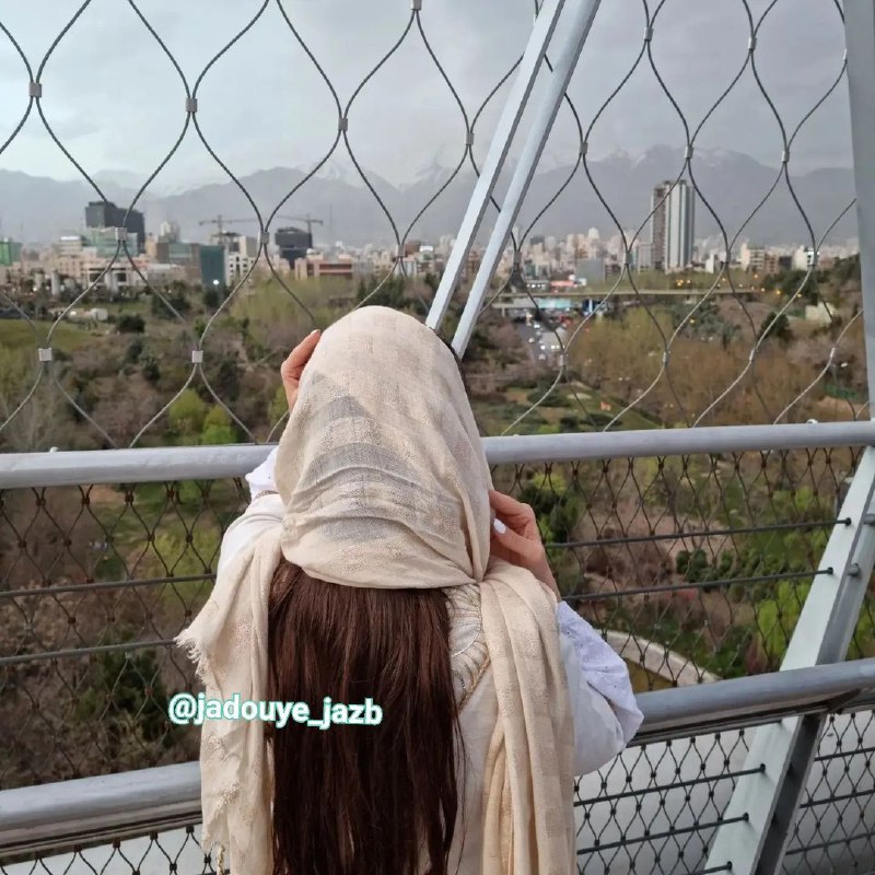 جادوی جذب: 🖍 نسبت به تمامی عشقی که هم اکنون در زندگی تان وجود دارد سپاسگزار باشید🌻 احتمالا شنیدهاید که سپاسگزار و قدردان بودن چقد