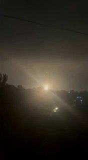 פצצות תאורה מקיפות את עלי אל-טאהר