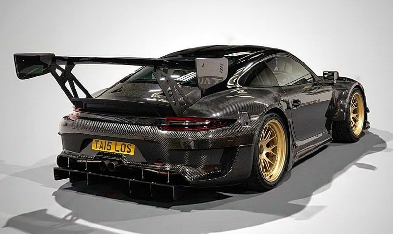Британцы сделали карбоновый Porsche 911 GT3 RS, который стоит как небольшой автопарк. 4