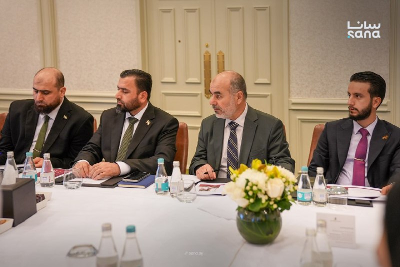 The head of the Central Authority for Oversight and Supervision, Amer Al-Ali, and the accompanying delegation met with the head of the Qatari Administrative Control and Transparency Authority, Hamad bin Nasser Al-Misnad, in Doha, with the aim of increasing cooperation and exchanging experiences between the two parties in the areas of honesty and transparency.