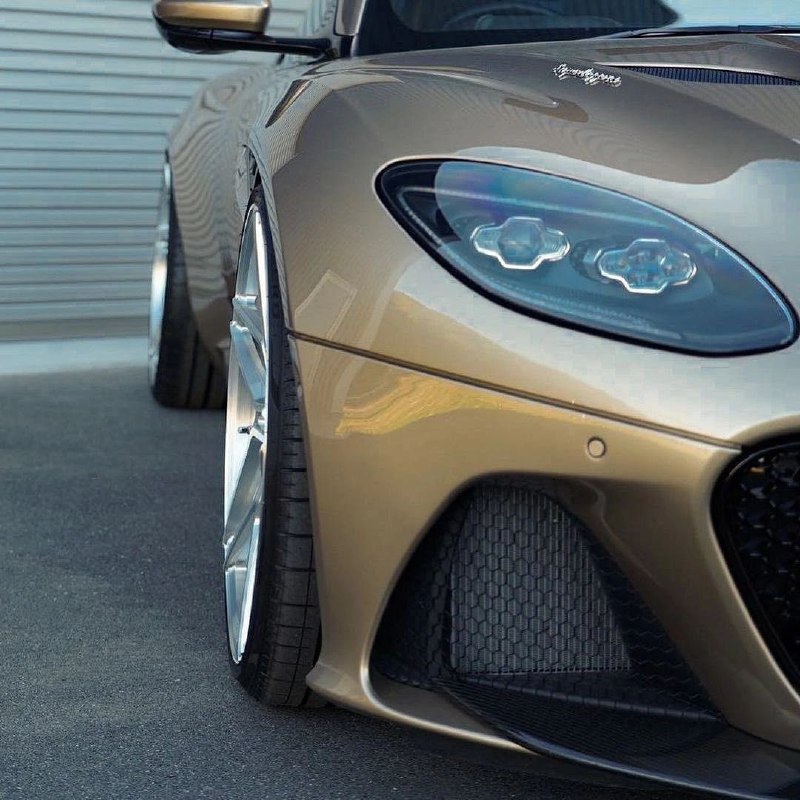 Aston Martin DBS