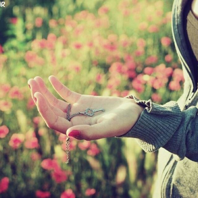 تفکر مثبت: ❣امروز اندکی به عشق خودت تامل کنخودت را در آینه نگاه کن و به خودت بگو♥️عاشقانه دوستت دارم زیباترین♥️خودتان را دوست داشت