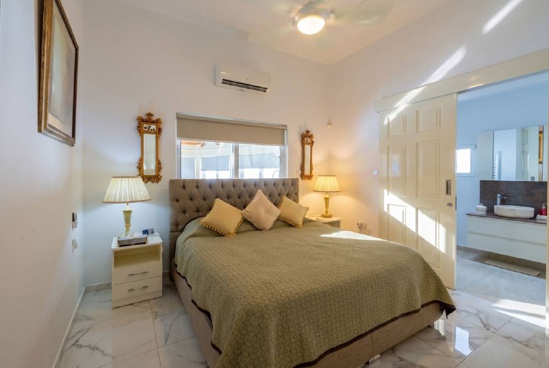3-bed bungalow with pool and sea views in Pegeia photo 4