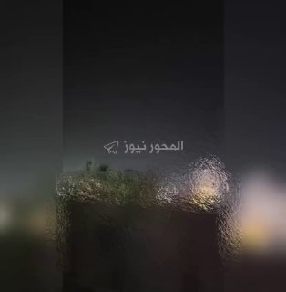 עשן עולה מעל בנדר עבאס לאחר תקיפות אוויריות של חיל האוויר האמריקני.