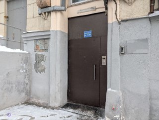 Памятная табличка на доме Политковской снова уничтожена   Памятная табличка на доме убитой журналистки Анны Политковской, которую вчера вечером повесили активисты, снова исчезла. Об этом сообщает SotaVision. По подсчетам издания, это уже четвертый подобный