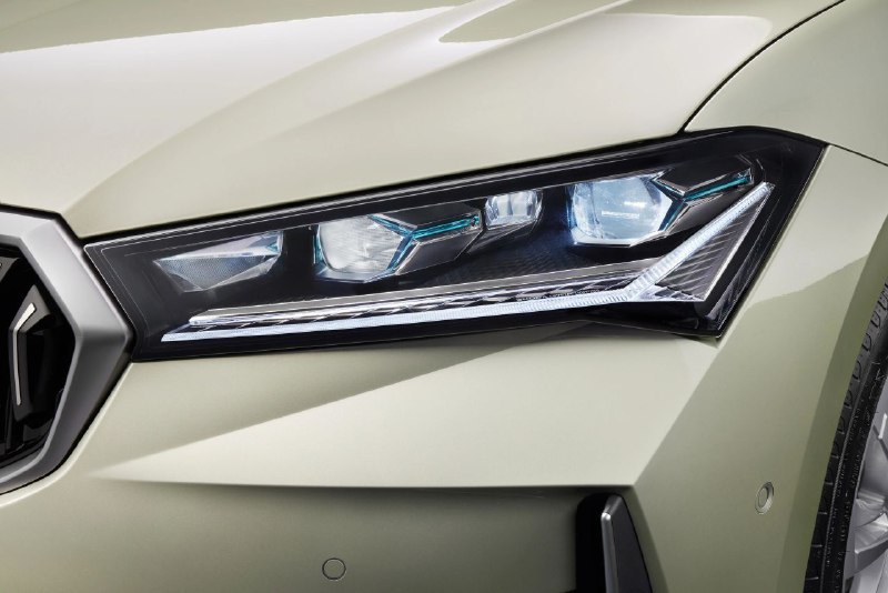 Skoda Superb Combi 2024 6